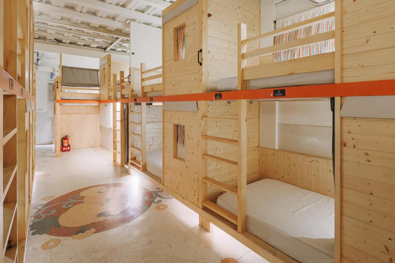 阿信輕旅 Apartment Tainan Exterior photo